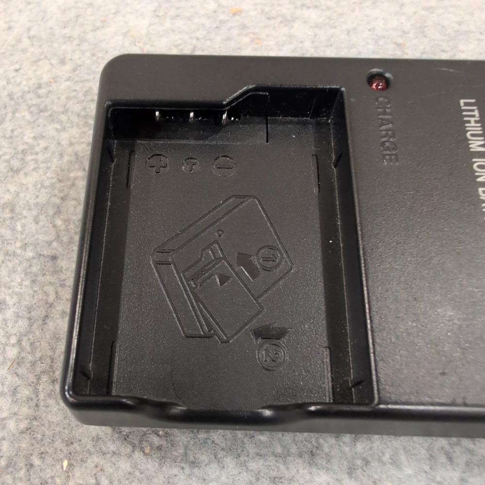 Nikon MH-62 Battery Charger for EN-EL8 Lithium Ion Rechargeable Batteries OEM - Picture 3 of 4